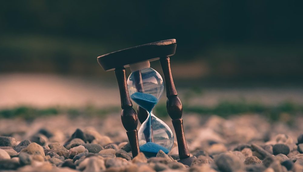 sand timer representing divorce time lines